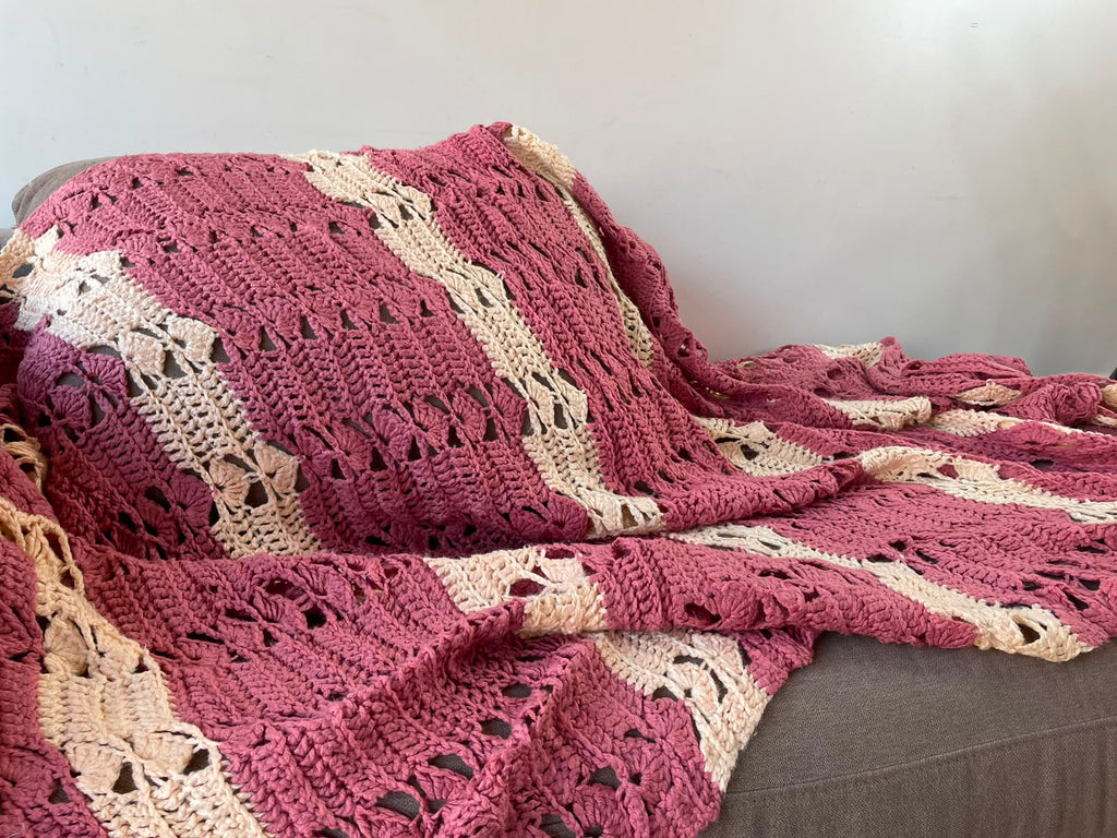 Manta a crochet Rosa Aura 150x160cm