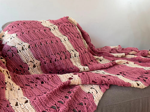 Manta a crochet Rosa Aura 150x160cm
