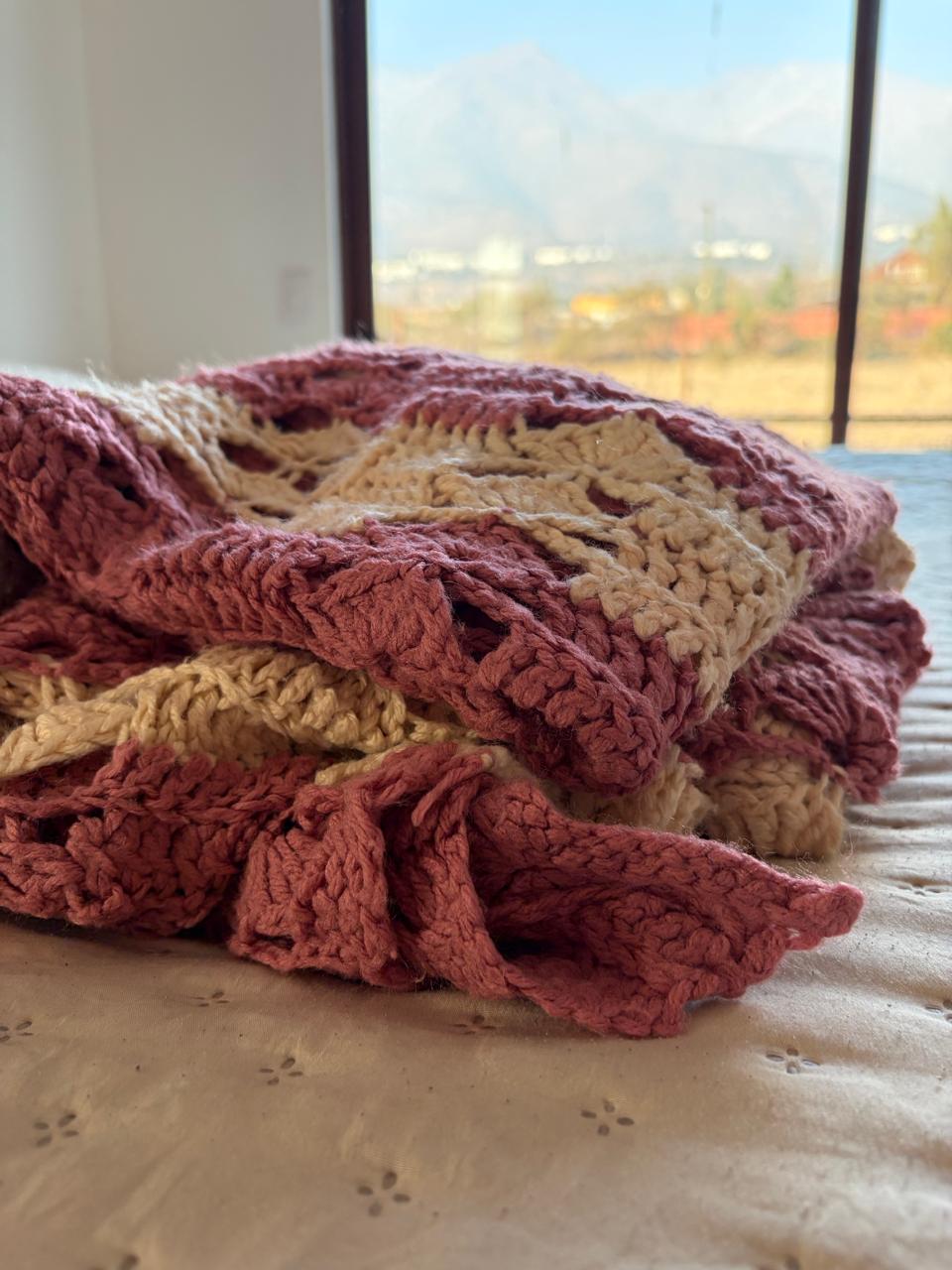 Manta a crochet Rosa Aura 150x160cm
