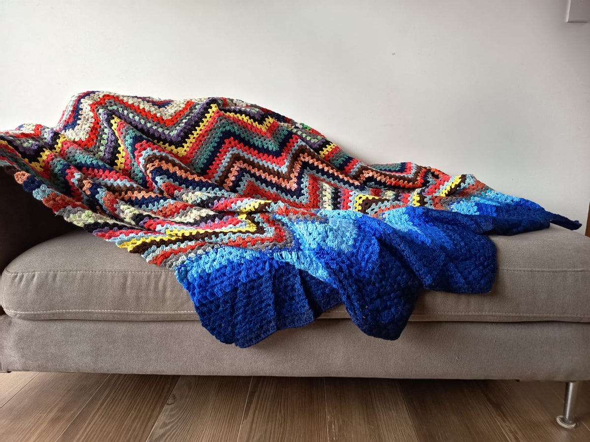 Manta Arcoíris Boho 214x145cm– Tejida a Crochet