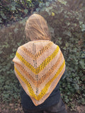 Tejido crochet geometría dorada 65x130cm