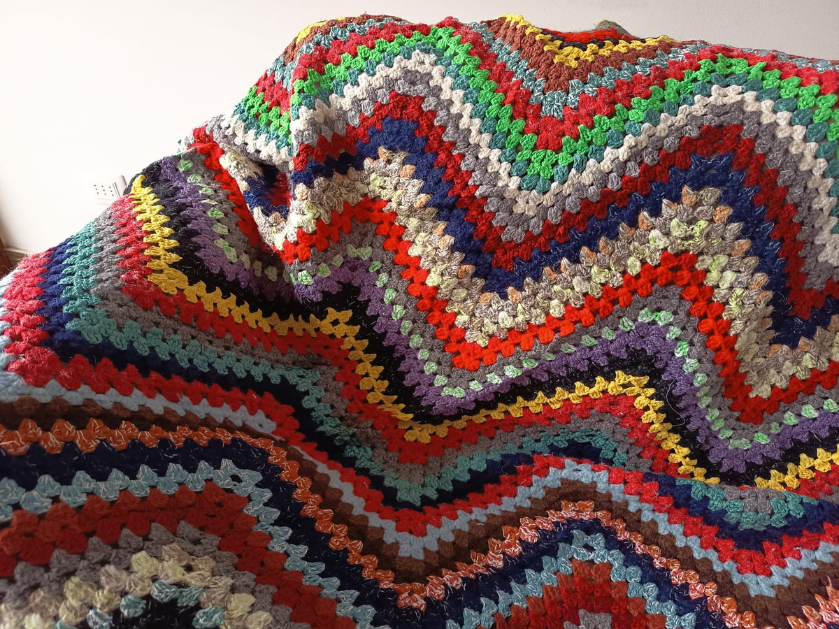 Manta Arcoíris Boho 214x145cm– Tejida a Crochet