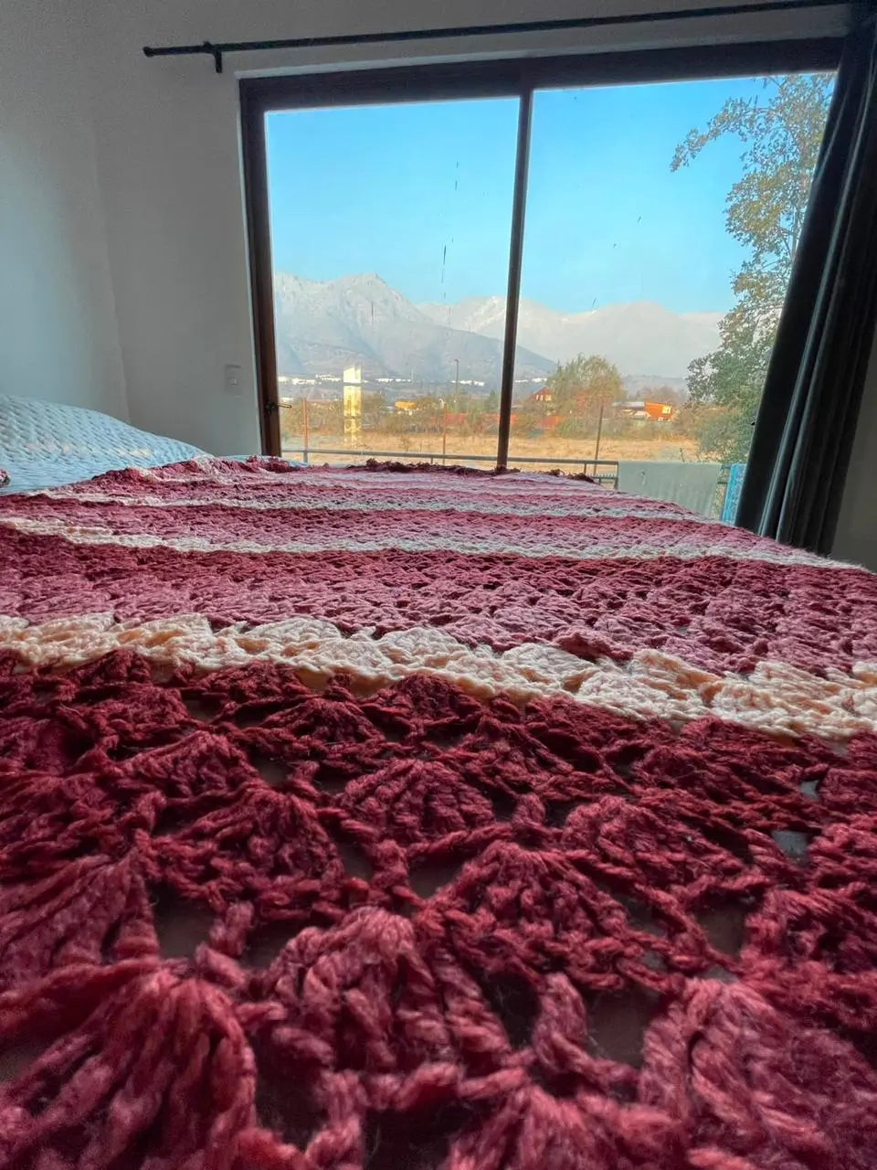 Manta a Crochet Atardecer con Flecos  160x150cm