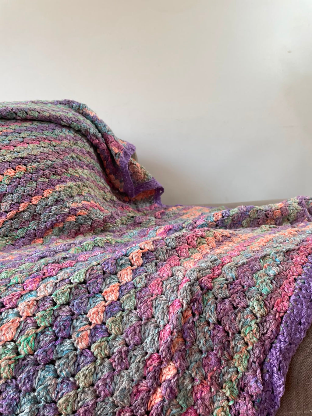 Manta a crochet Jardín de Lavanda 152x96cm