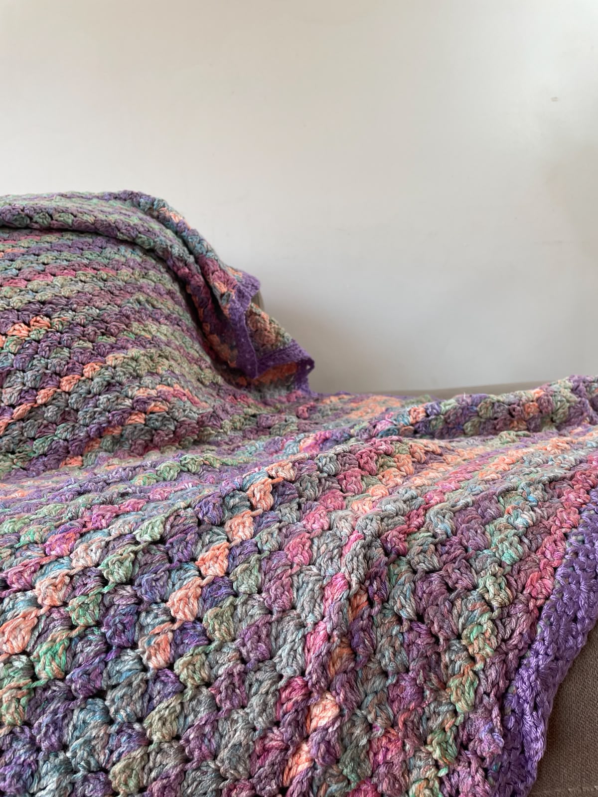 Manta a crochet Jardín de Lavanda 152x96cm