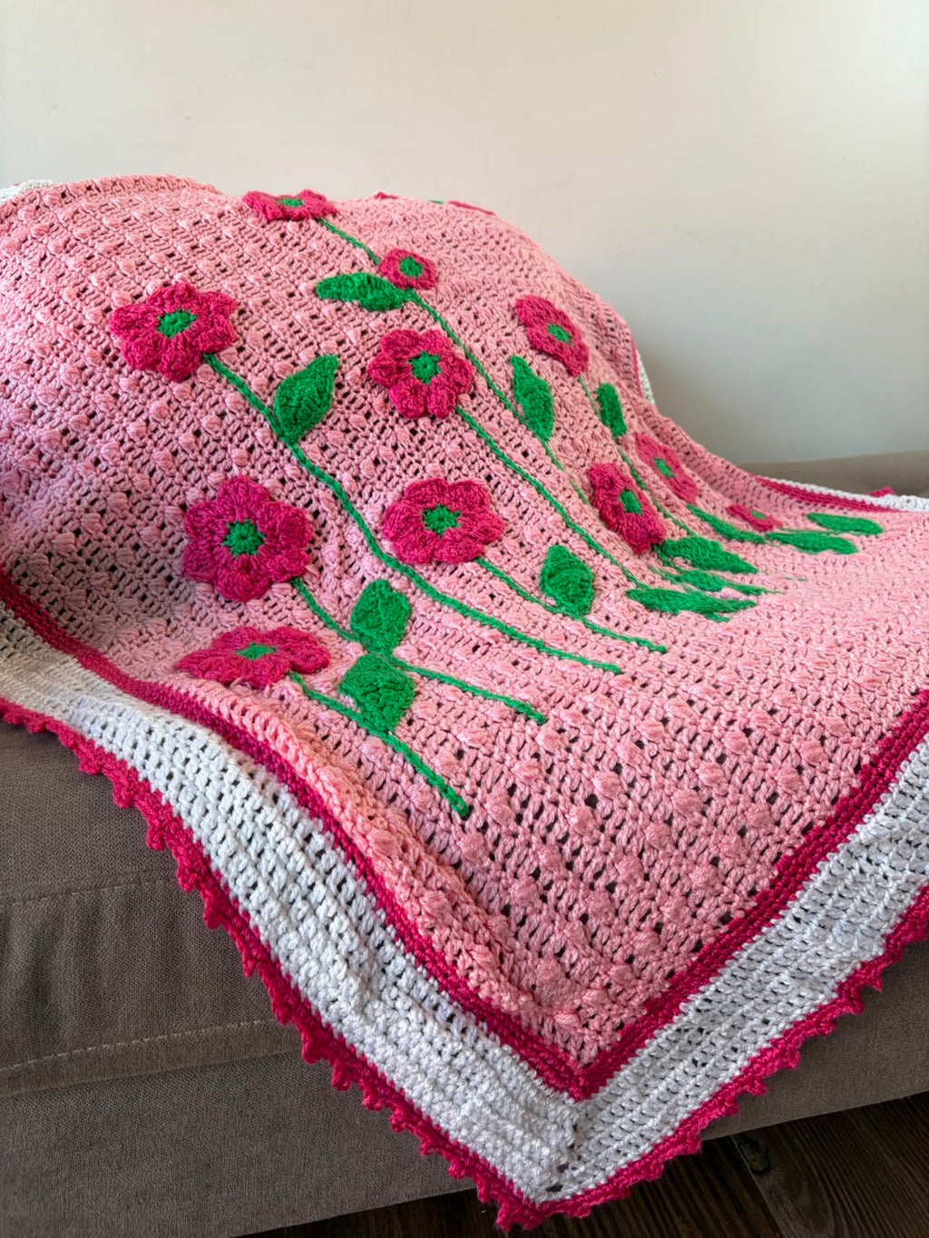 Manta Flores Rosadas  104x98cm - Crochet Artesanal