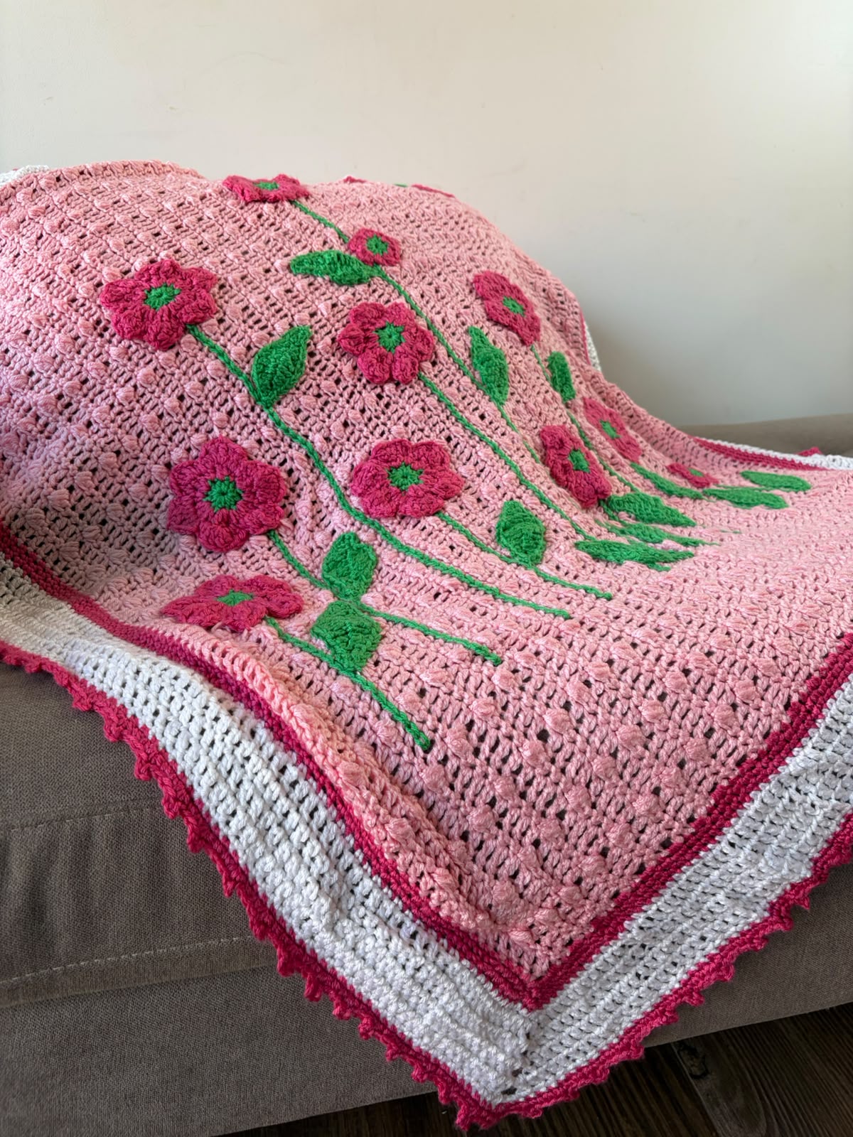 Manta Flores Rosadas  104x98cm - Crochet Artesanal